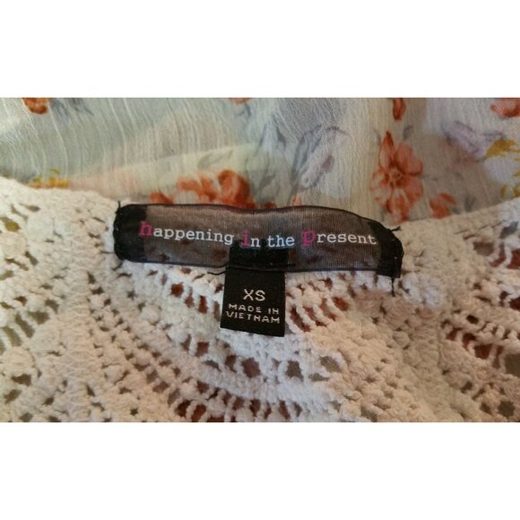 Happening in the Present Y2K Floral Top Open Crochet Back 3/4 Sleeve Size XS - Picture 3 of 8